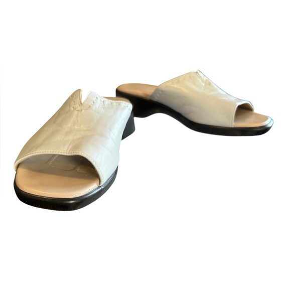 Munro American Low Heel Wedges Pale Blue Cream Open Toe Heel Foot Cover 7.5 - Picture 1 of 8